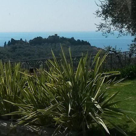 B&B Villa Isabella อิมเปรีอา ภายนอก รูปภาพ