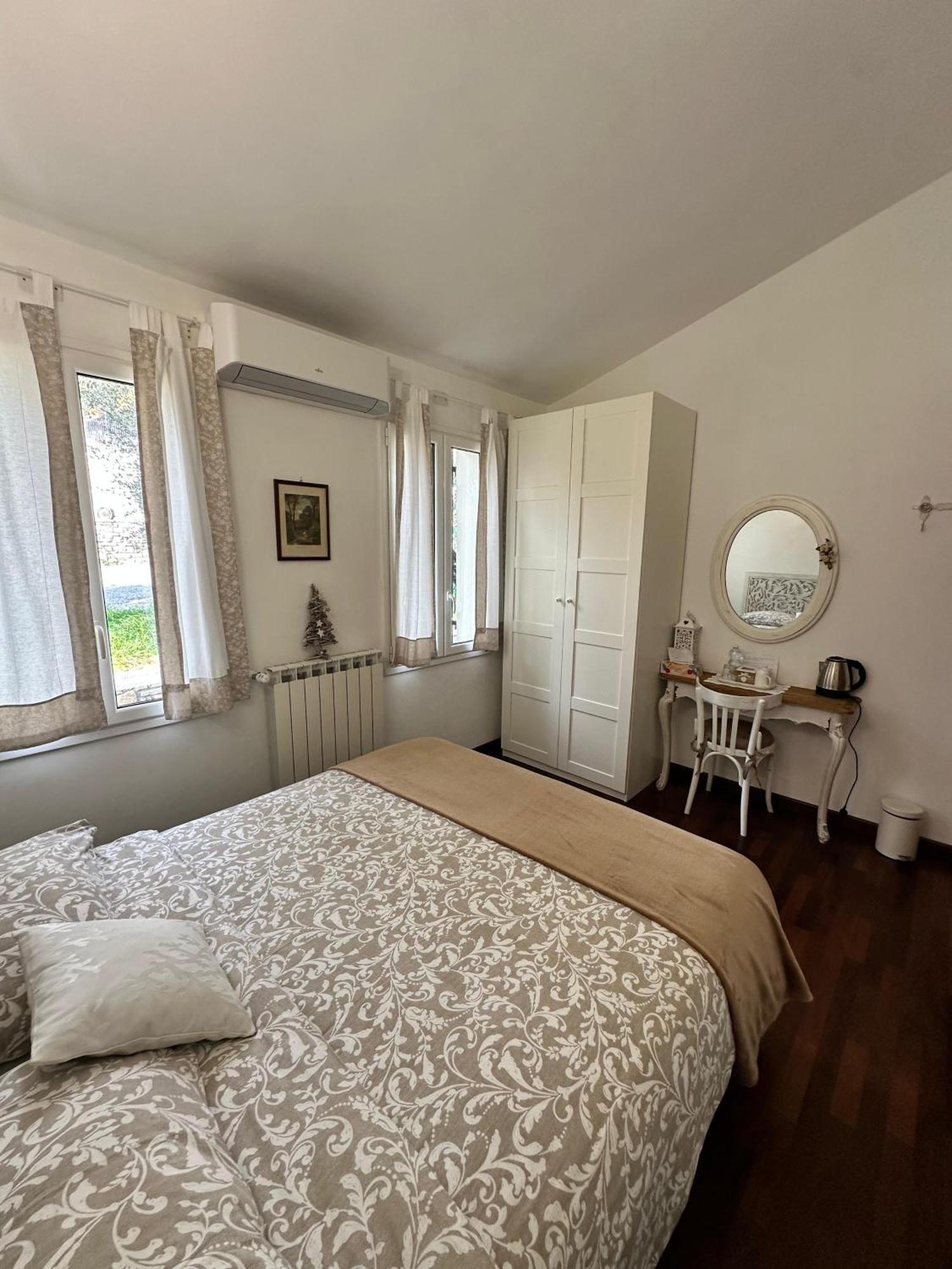 B&B Villa Isabella อิมเปรีอา ภายนอก รูปภาพ